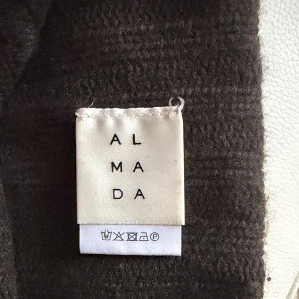 Almada the Label brown beanie great condition - Picture 5 of 10